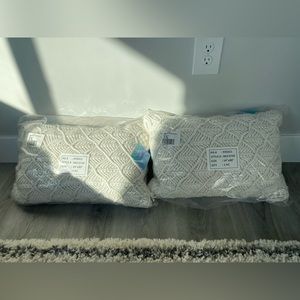 NWT set of 2 outdoor pillows